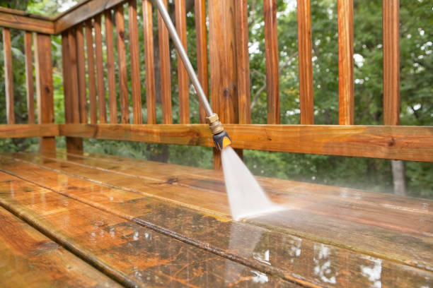 Best Pool Deck Cleaning  in Lynnwood, WA
